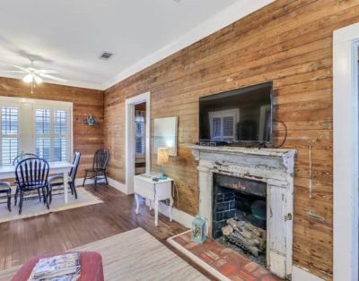 Walk to Gulfport Beach! Unique Cottage! Screened Porch!