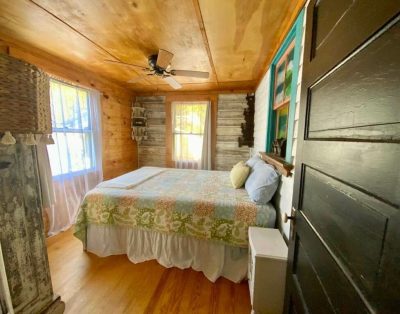 Original 1910’s Beach Cottage Tybee Island experience with private pool and hot tub